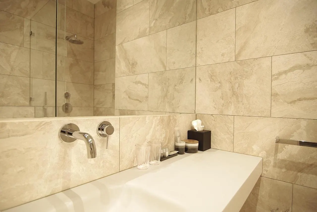 Stuart Luxury Rooms Amsterdam 2*,