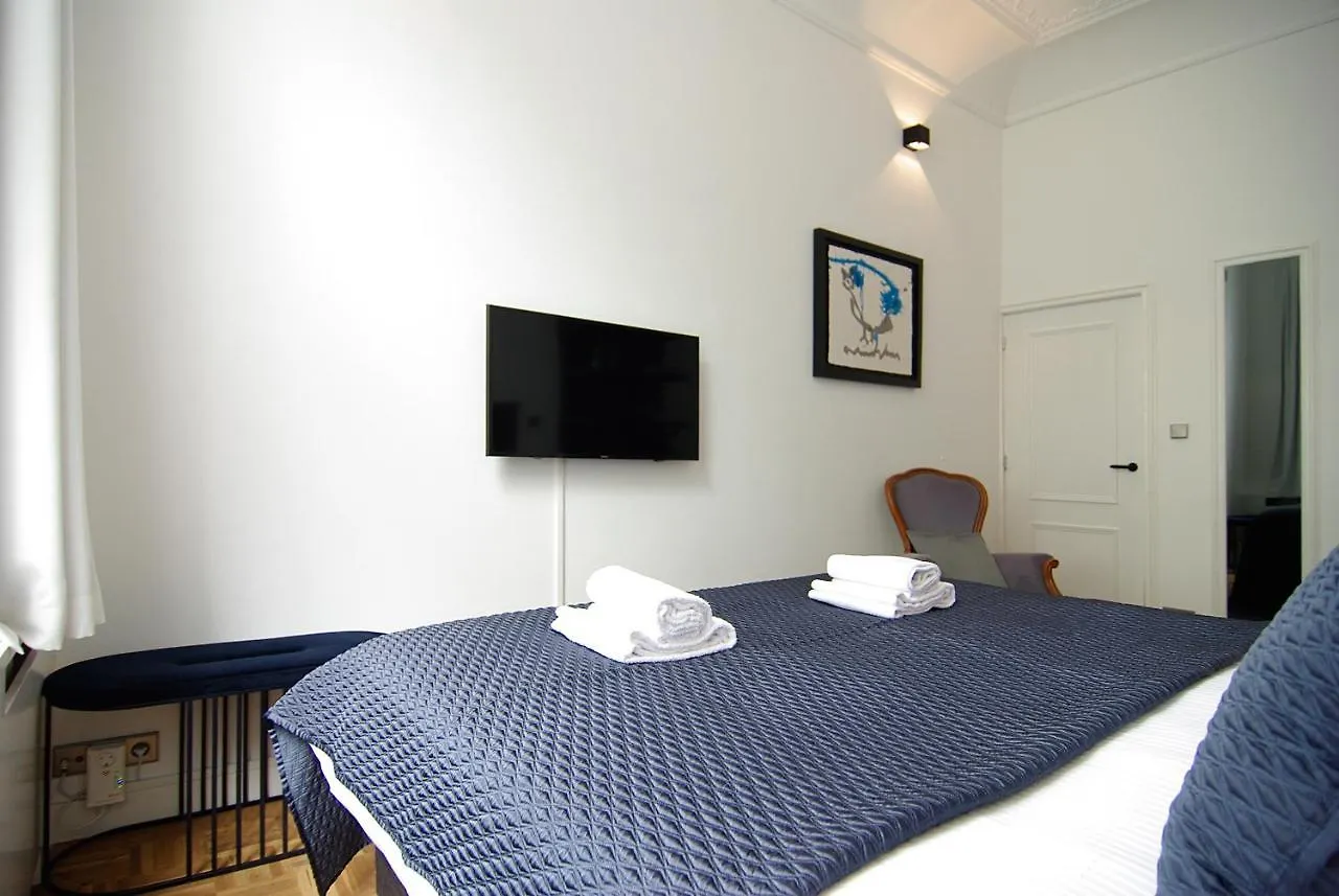 Stuart Luxury Rooms Amsterdam 2*,